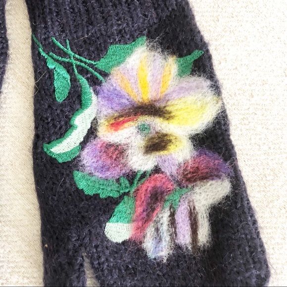 Anthropologie Troubadour floral mittens - Picture 3 of 5